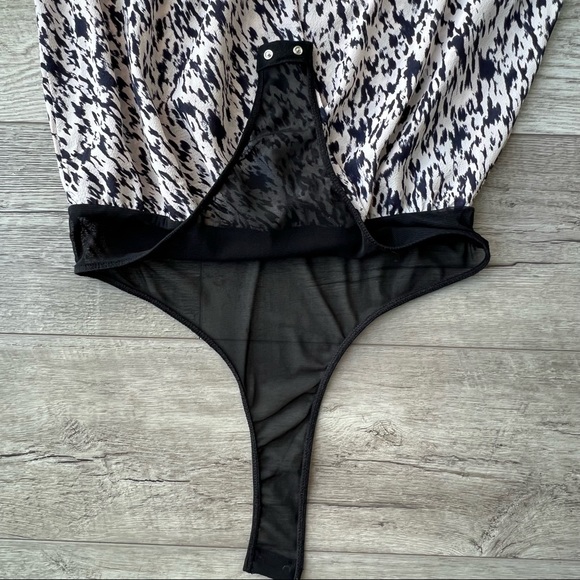 NWT LUSH Black & Ivory Perfect Sleeveless Wrap Bodysuit Size Small - Picture 10 of 12